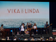 Vika & Linda - Red Hot Summer Tour. Sun 26/3/2023. Bella Vista Farm. Copyright Greg Foster (Aussie Greg)